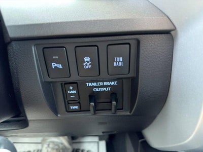 2016 Toyota Tundra 4WD Truck 4WD CrewMax Short Bed 5.7L SR5 (SE)