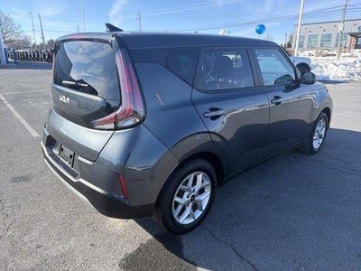 2024 Kia Soul LX IVT