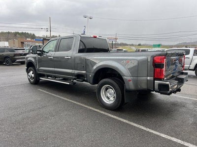 2025 Ford Super Duty F-350 DRW LARIAT 4WD Crew Cab 8' Box