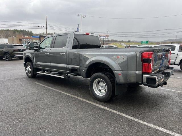 2025 Ford Super Duty F-350 DRW LARIAT 4WD Crew Cab 8' Box