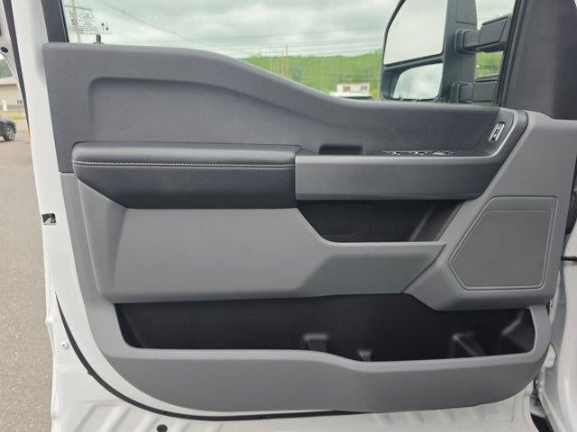 2024 Ford Super Duty F-450 DRW XLT 4WD Crew Cab 8' Box