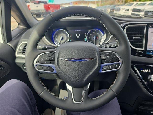 2026 Chrysler Pacifica Select FWD
