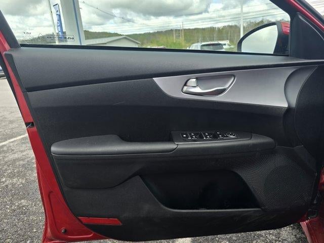 2023 Kia Forte LXS IVT