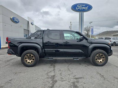 2025 Toyota Tacoma 4WD 4WD Trailhunter Hybrid Double Cab 5' Bed AT (Natl)