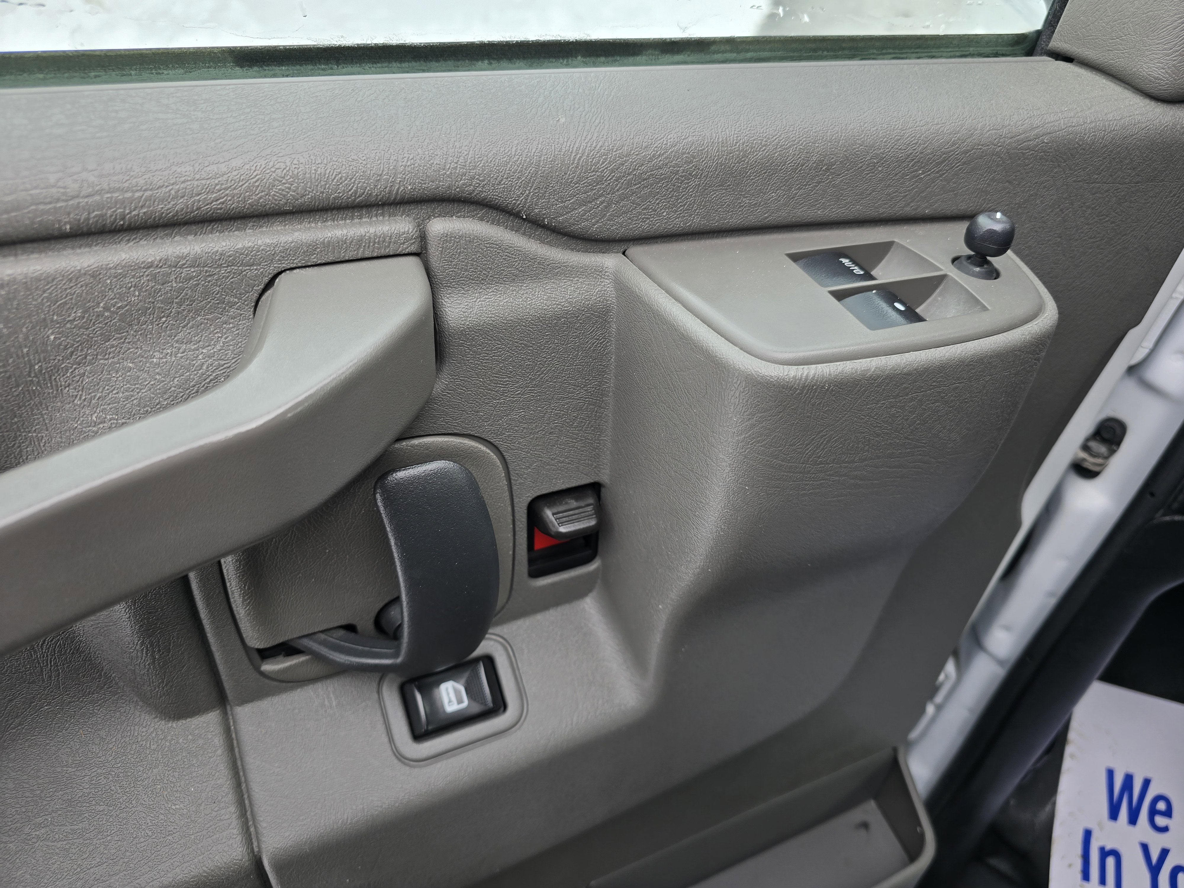 2024 Chevrolet Express Passenger 3500 1LS