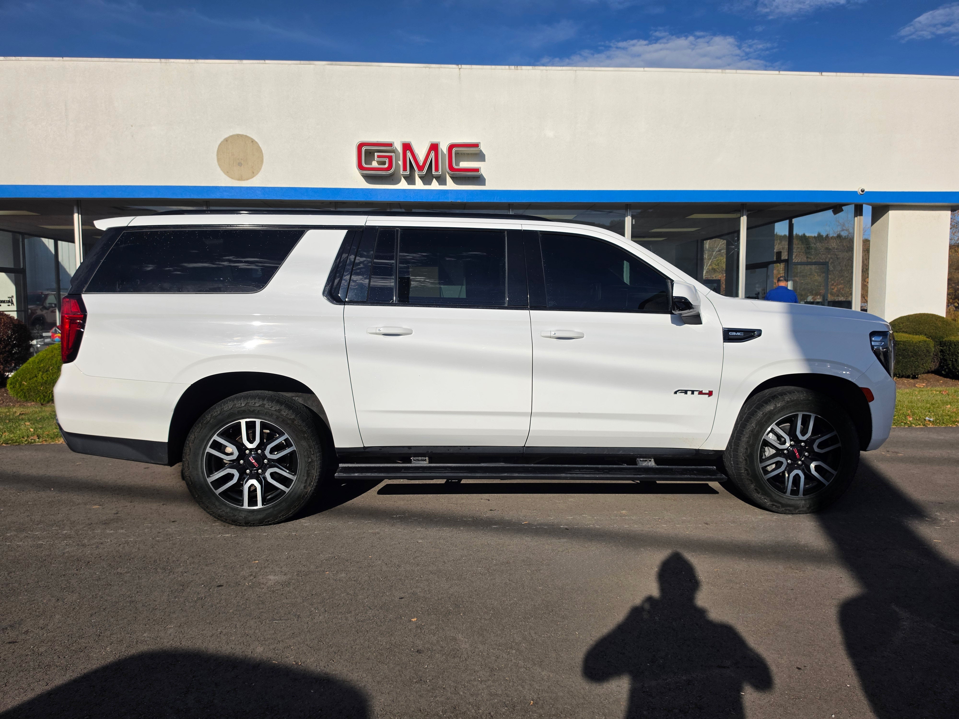 2023 GMC Yukon XL AT4