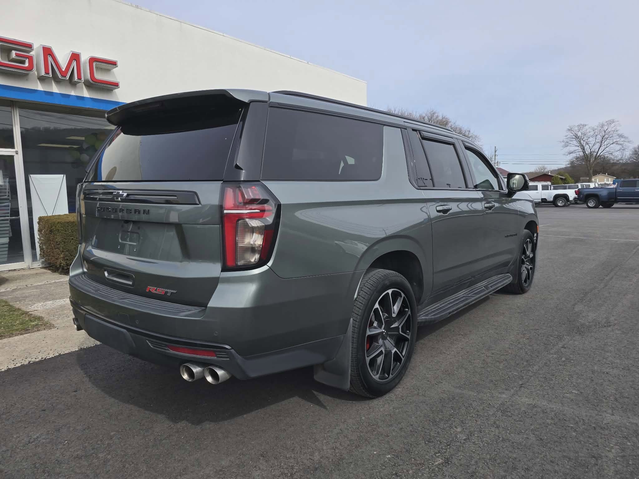 2023 Chevrolet Suburban RST
