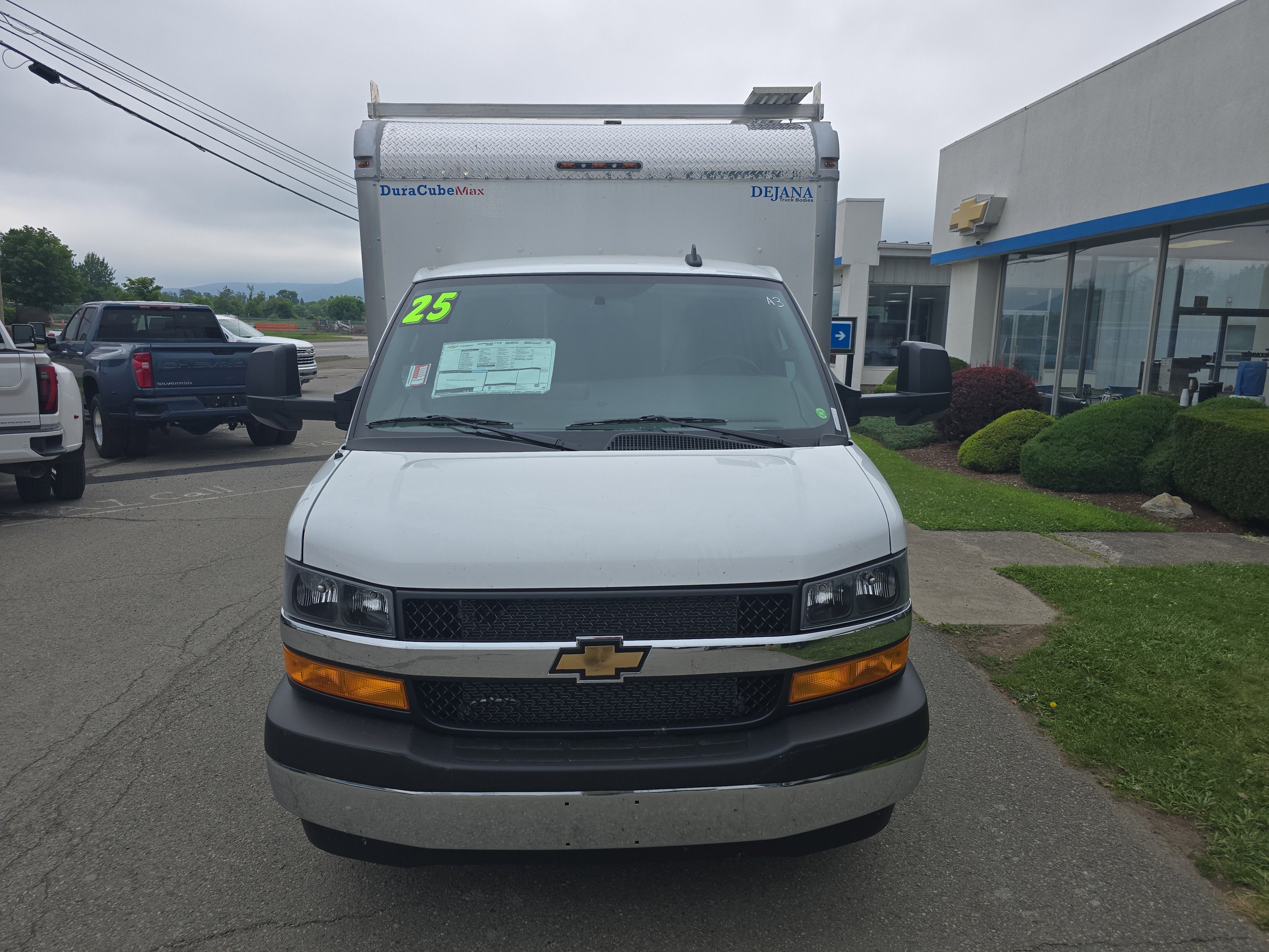2025 Chevrolet Express Cutaway 4500 2WT