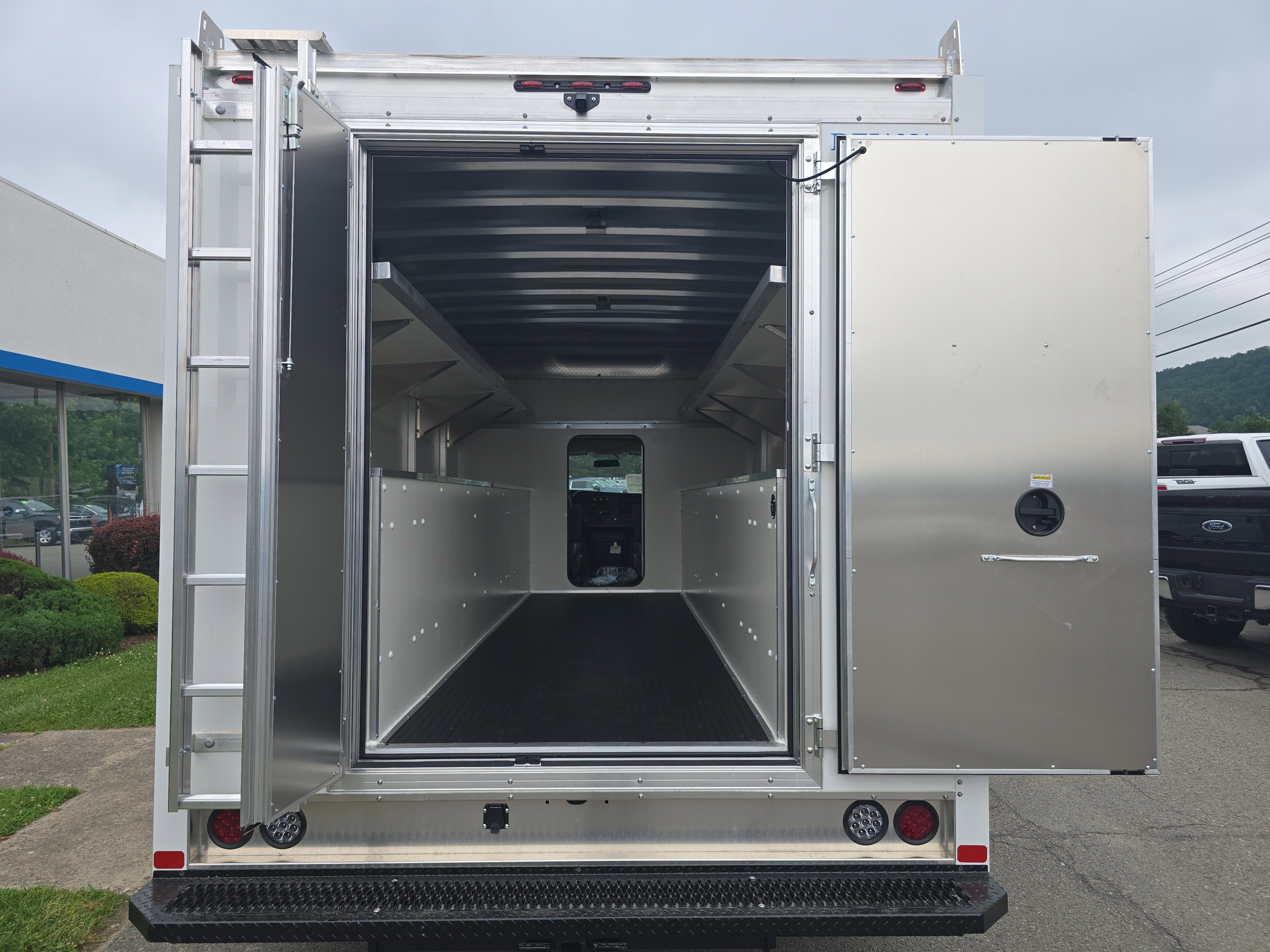 2025 Chevrolet Express Cutaway 4500 2WT