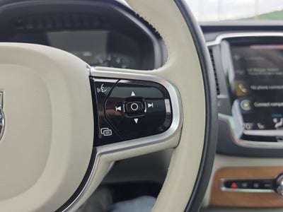 2022 Volvo XC90 Momentum