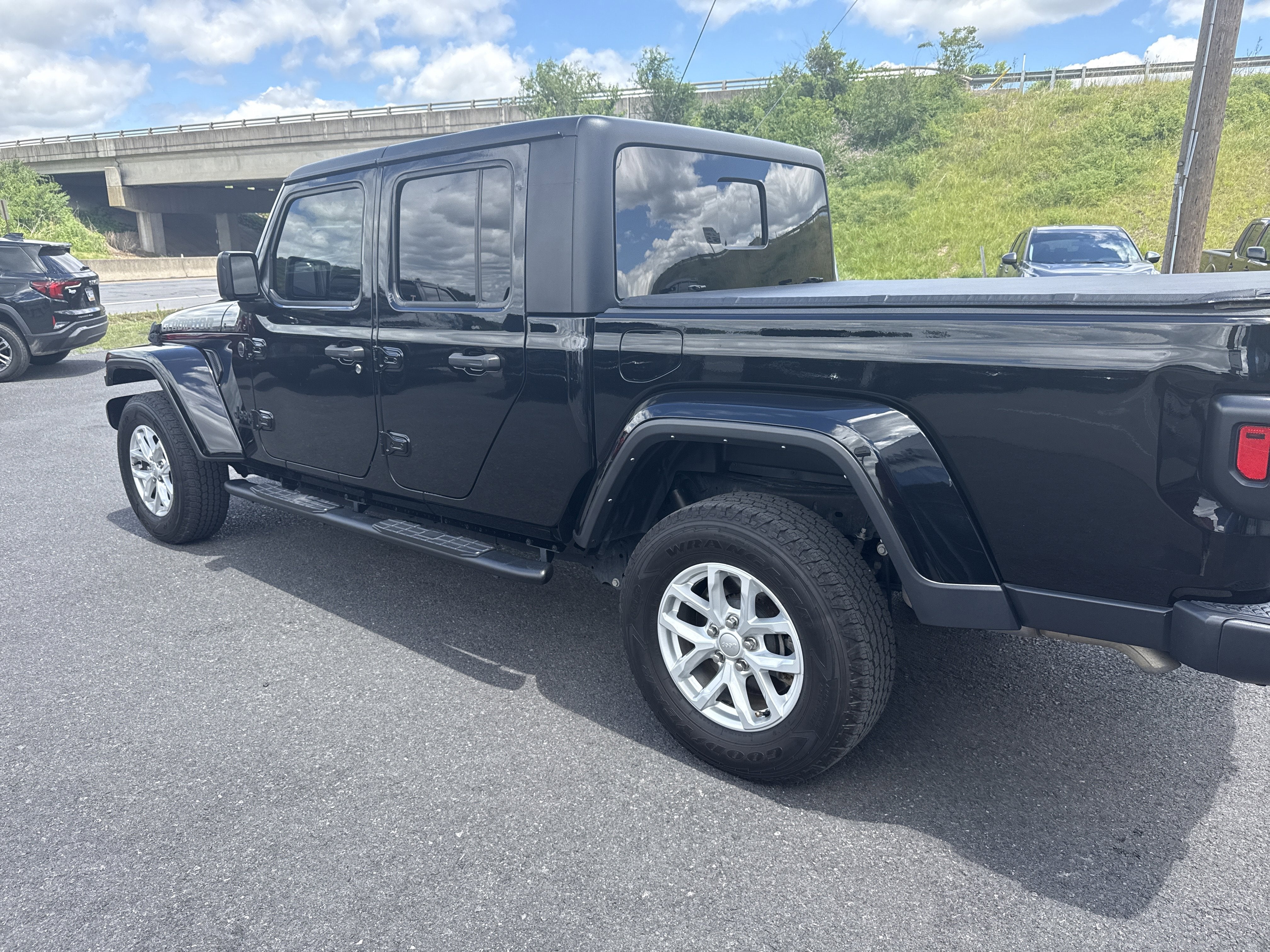 2023 Jeep Gladiator Sport S