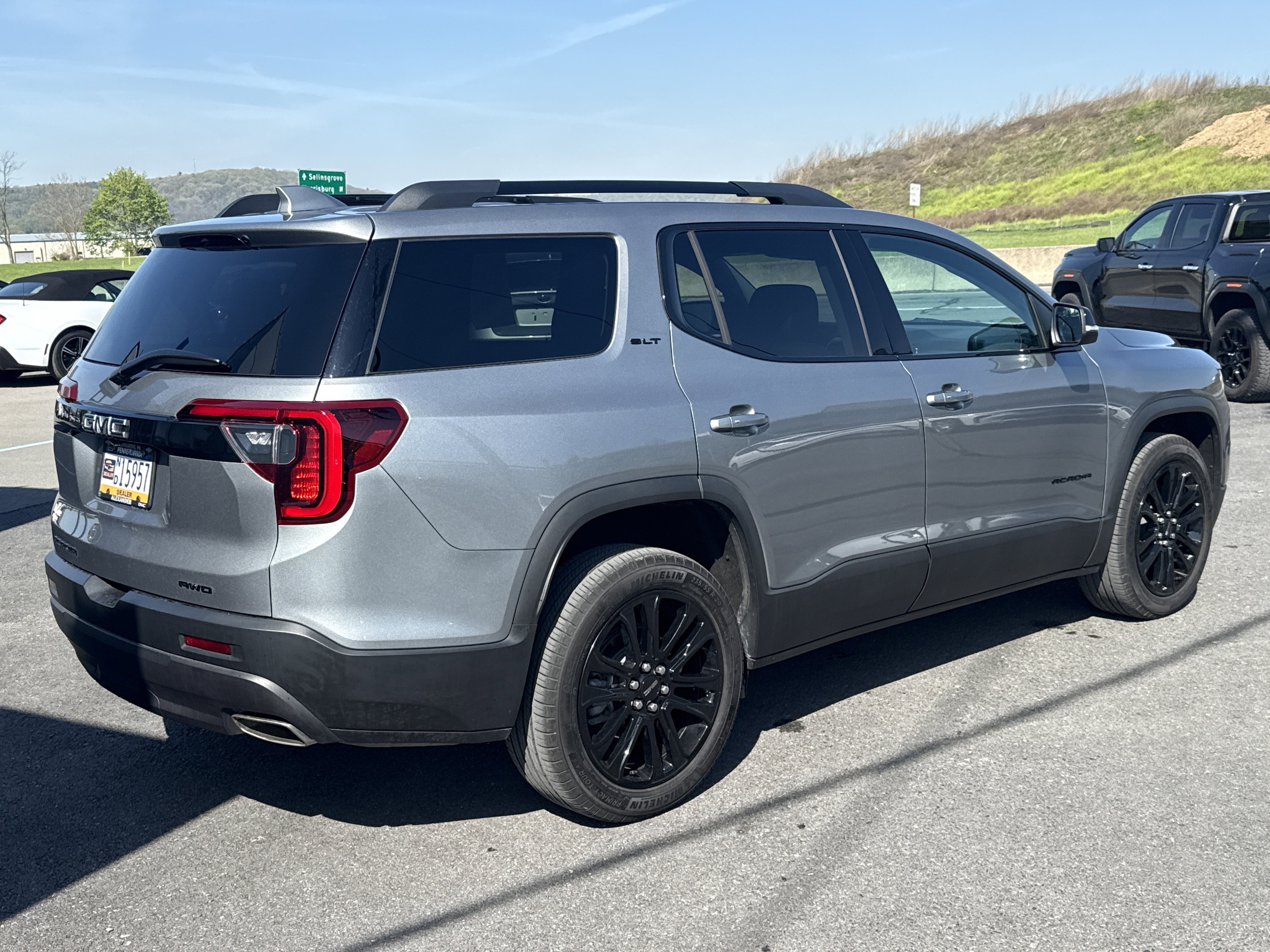 2023 GMC Acadia SLT
