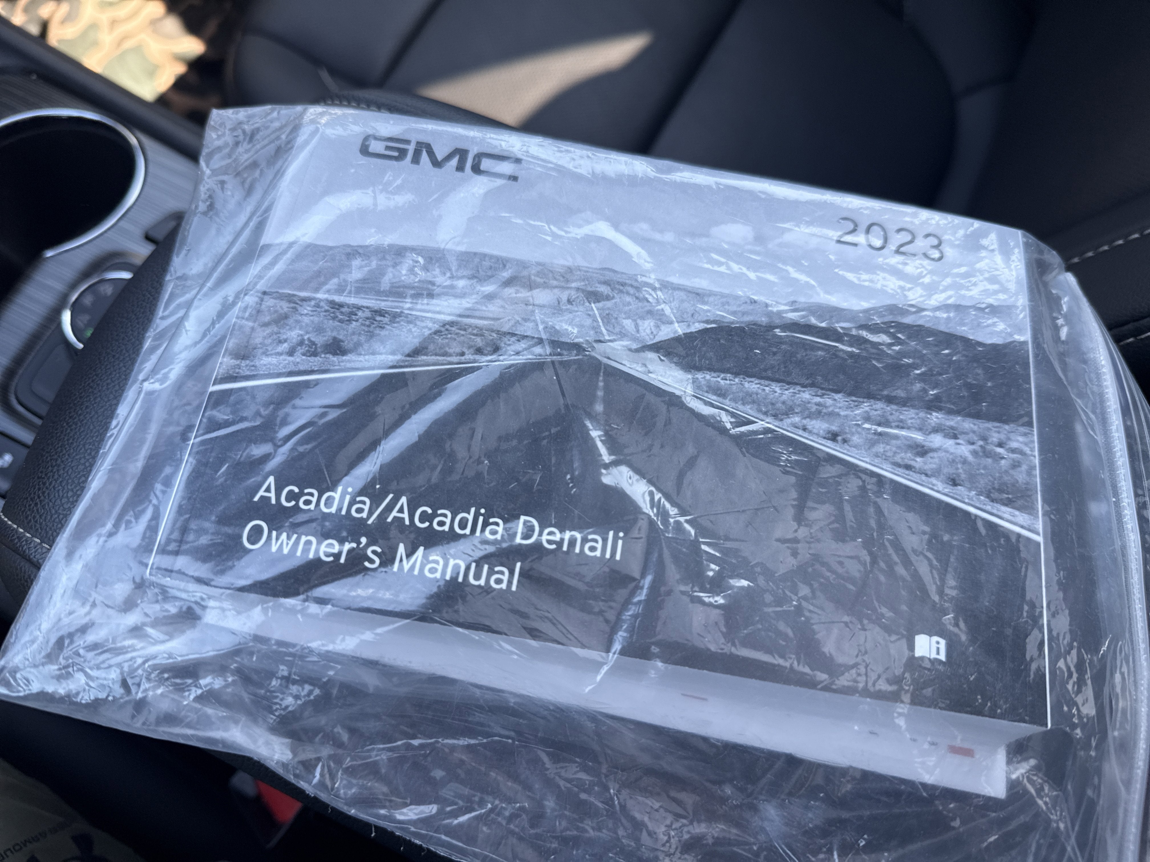 2023 GMC Acadia SLT