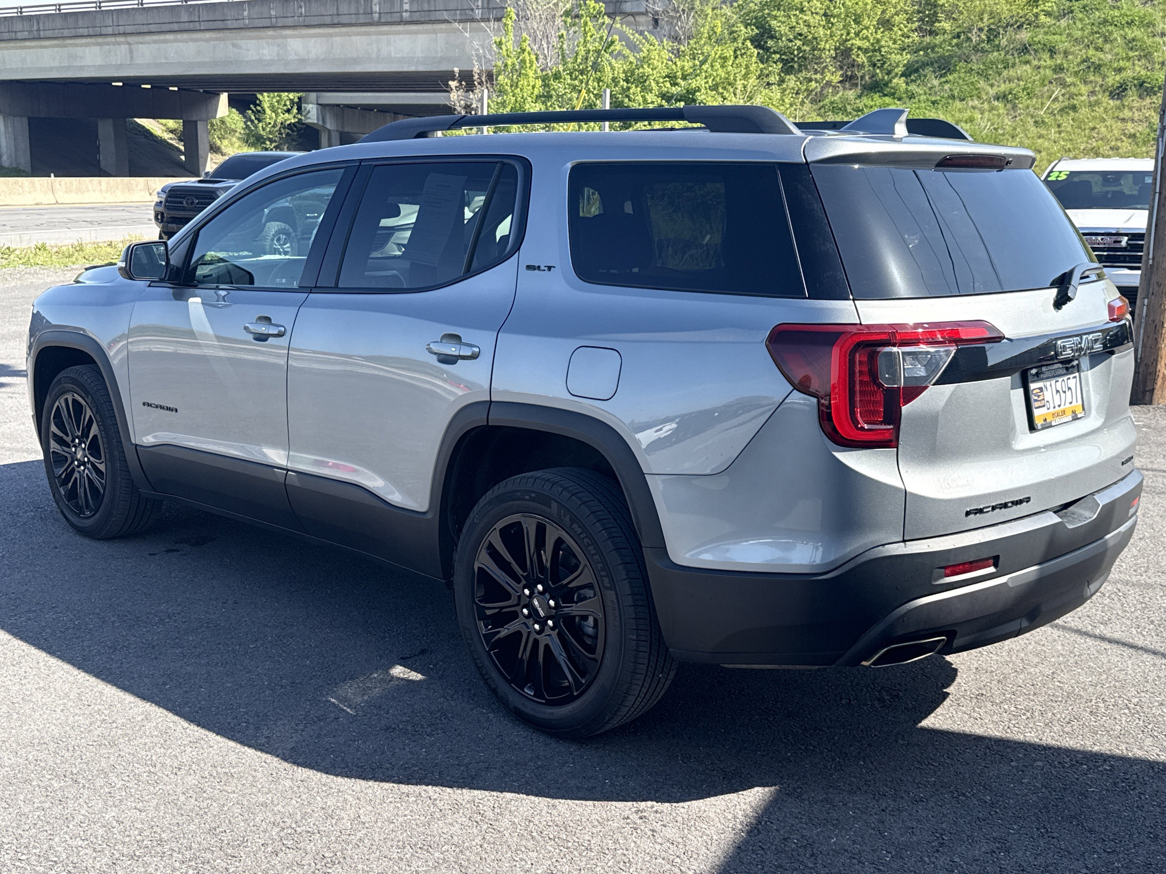 2023 GMC Acadia SLT