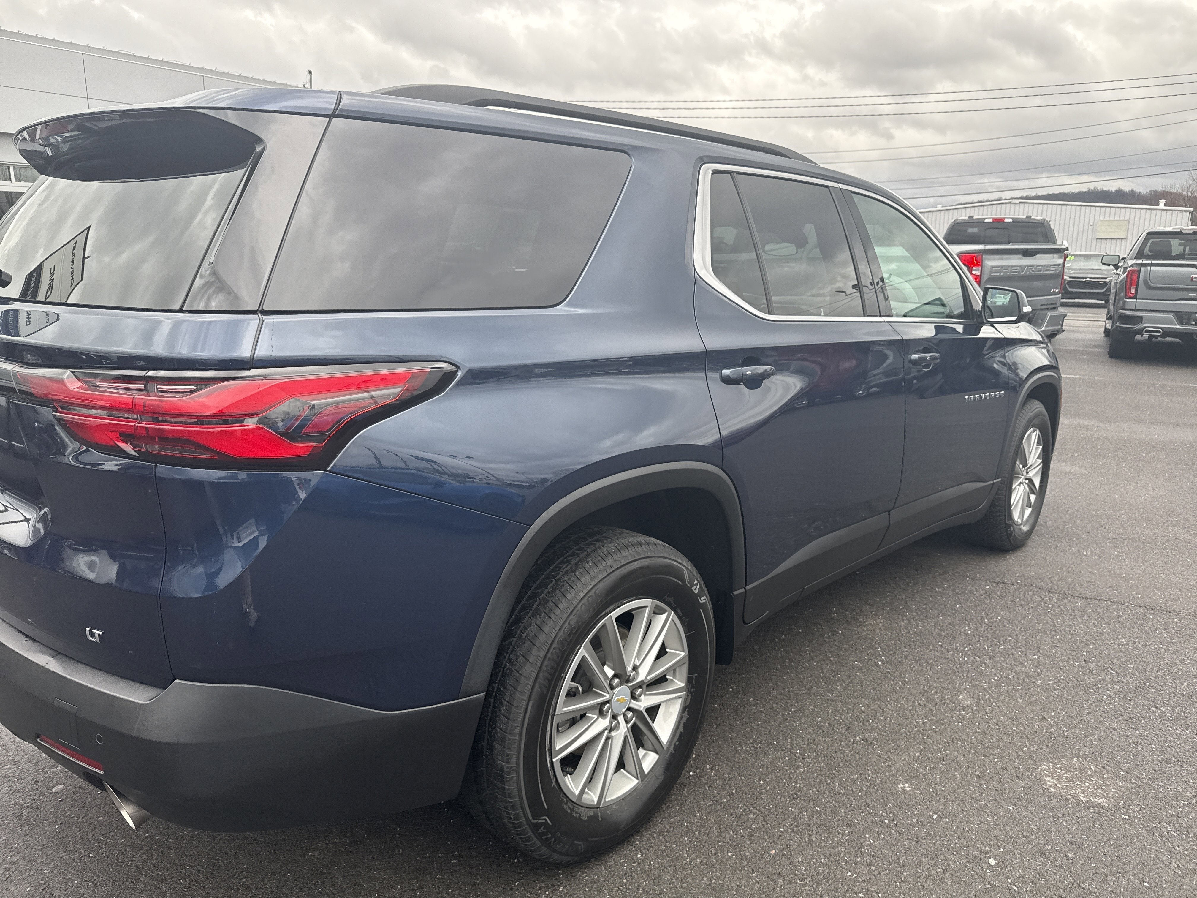 2023 Chevrolet Traverse LT Leather