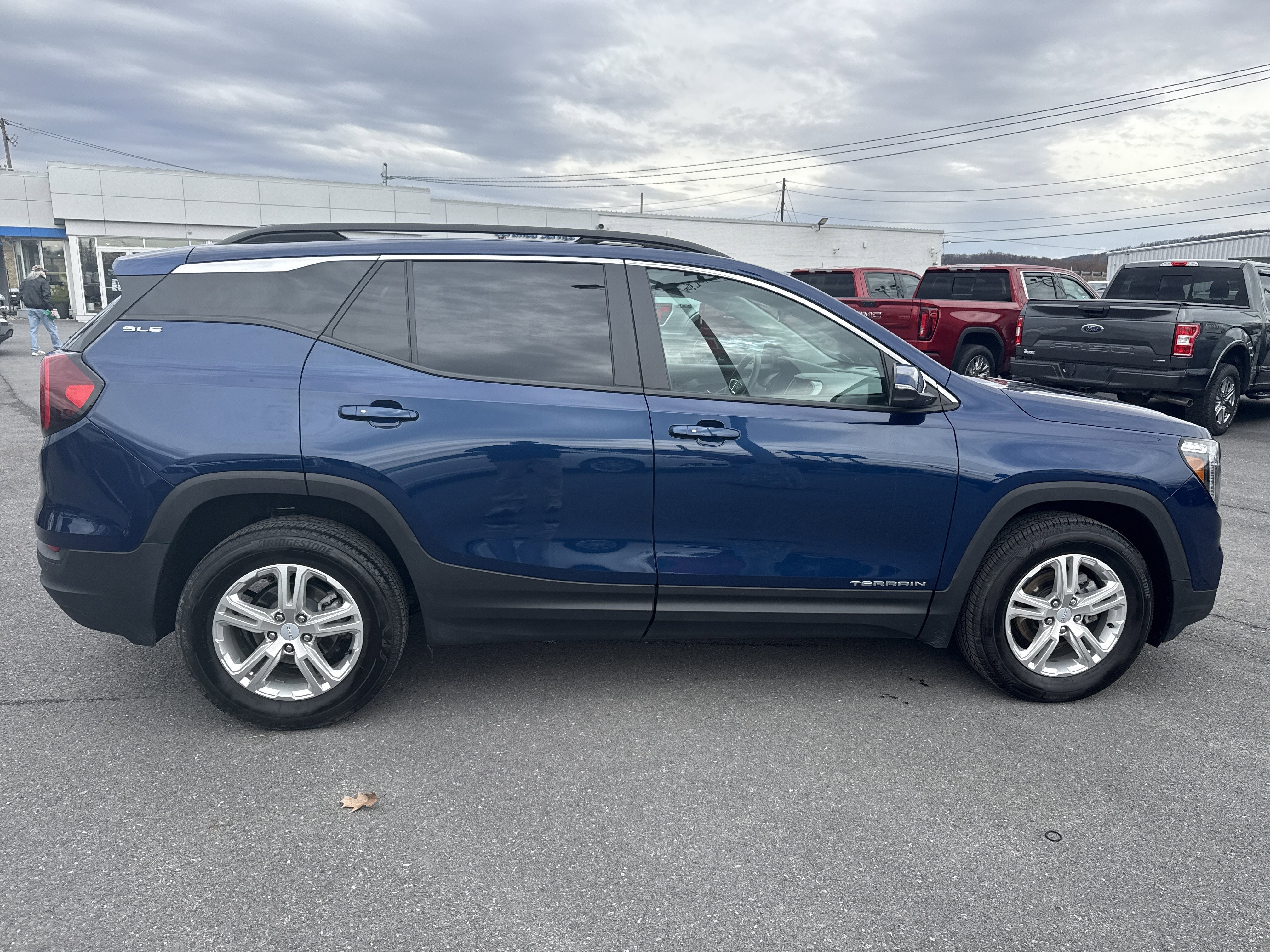 2023 GMC Terrain SLE