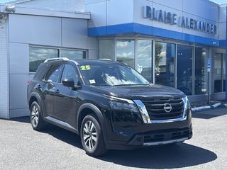 2025 Nissan Pathfinder SL