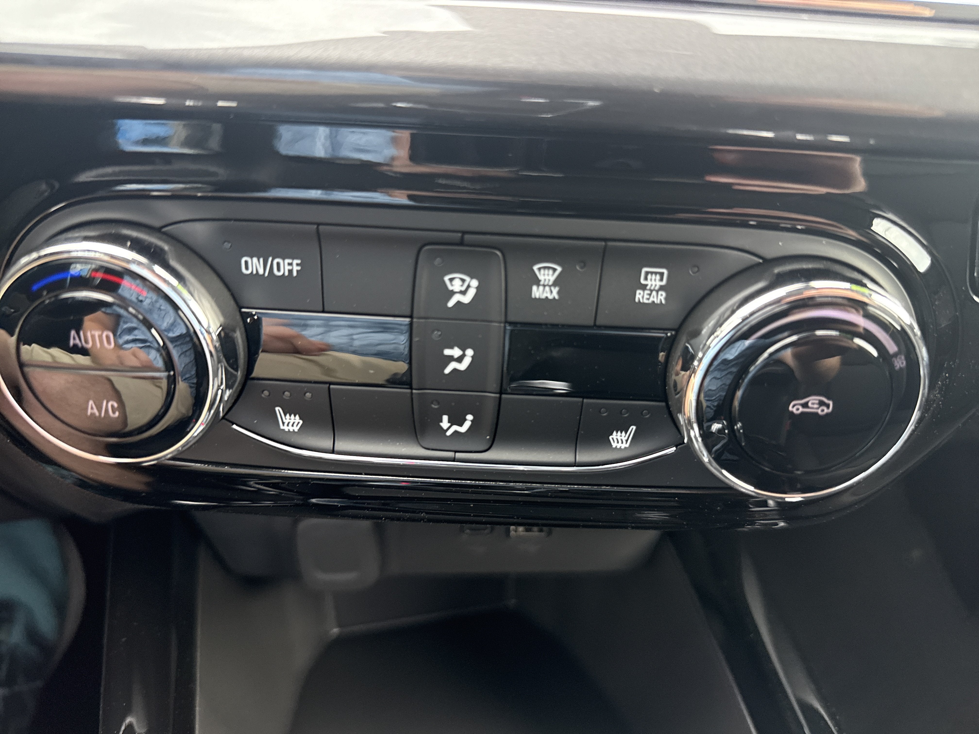 2026 Chevrolet Trax Activ - Photo 28