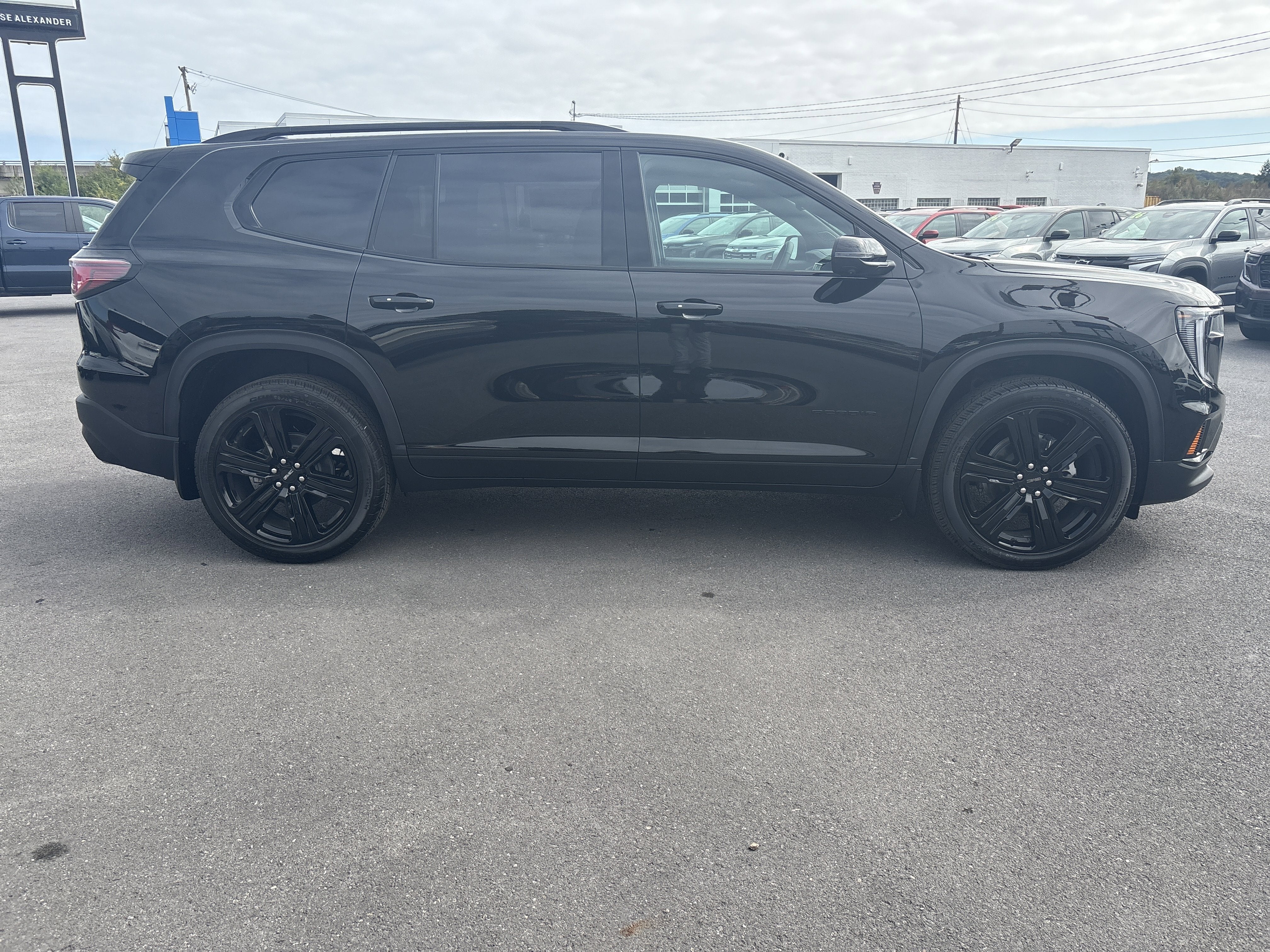 2026 GMC Acadia Elevation